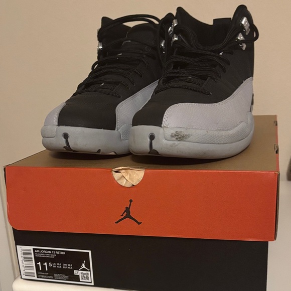 Jordan Athletic Shoes Black and Gray